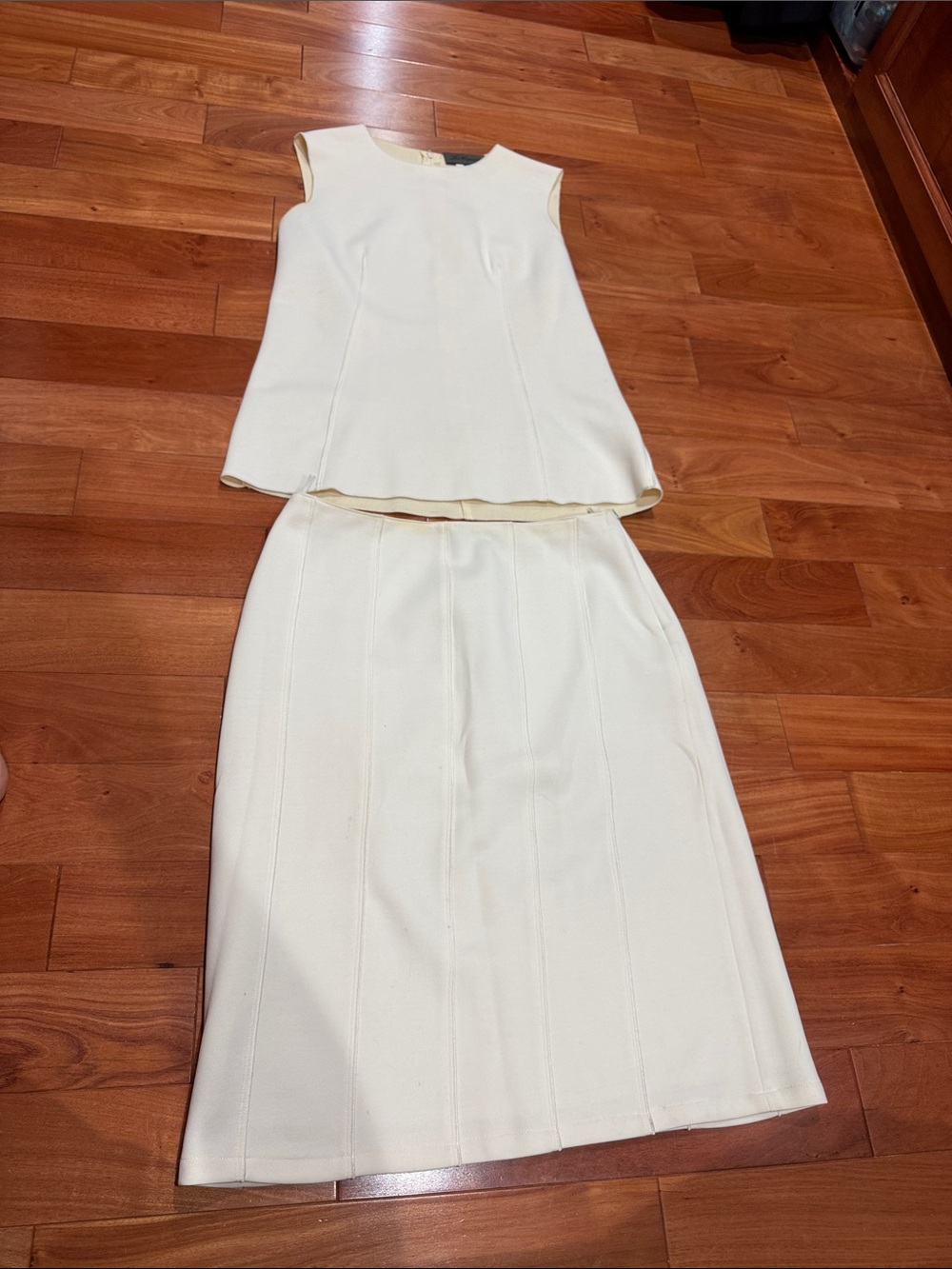 Les Copains Cream Two-Piece Knit Skirt Set